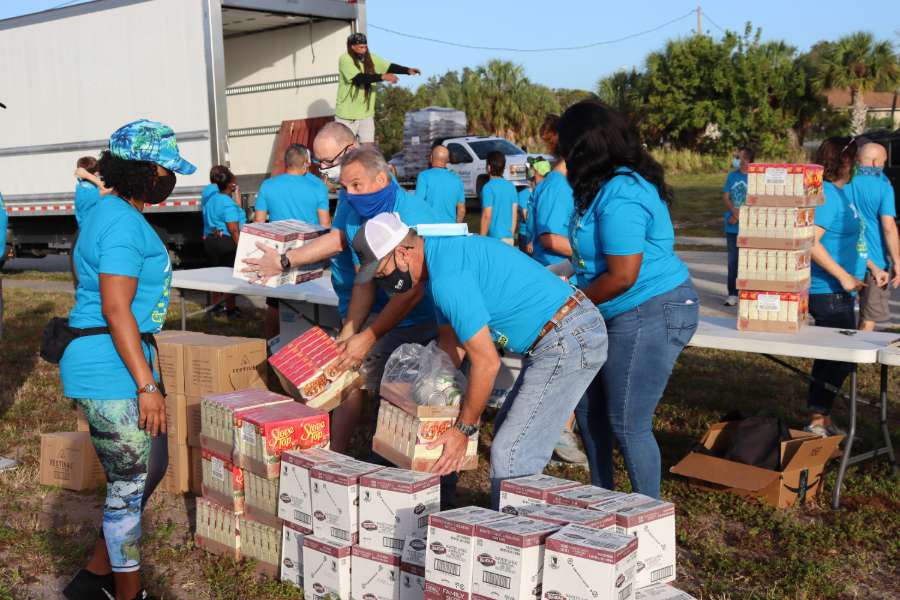 Largo residents served free Thanksgiving meals as nonprofits team up to give back